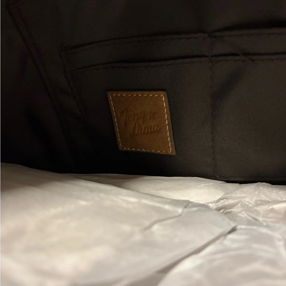 Elegant Tony Lama Brown Concealed Carry Leather Tote with Textured Stripes (NEW) - Picture 8 of 11